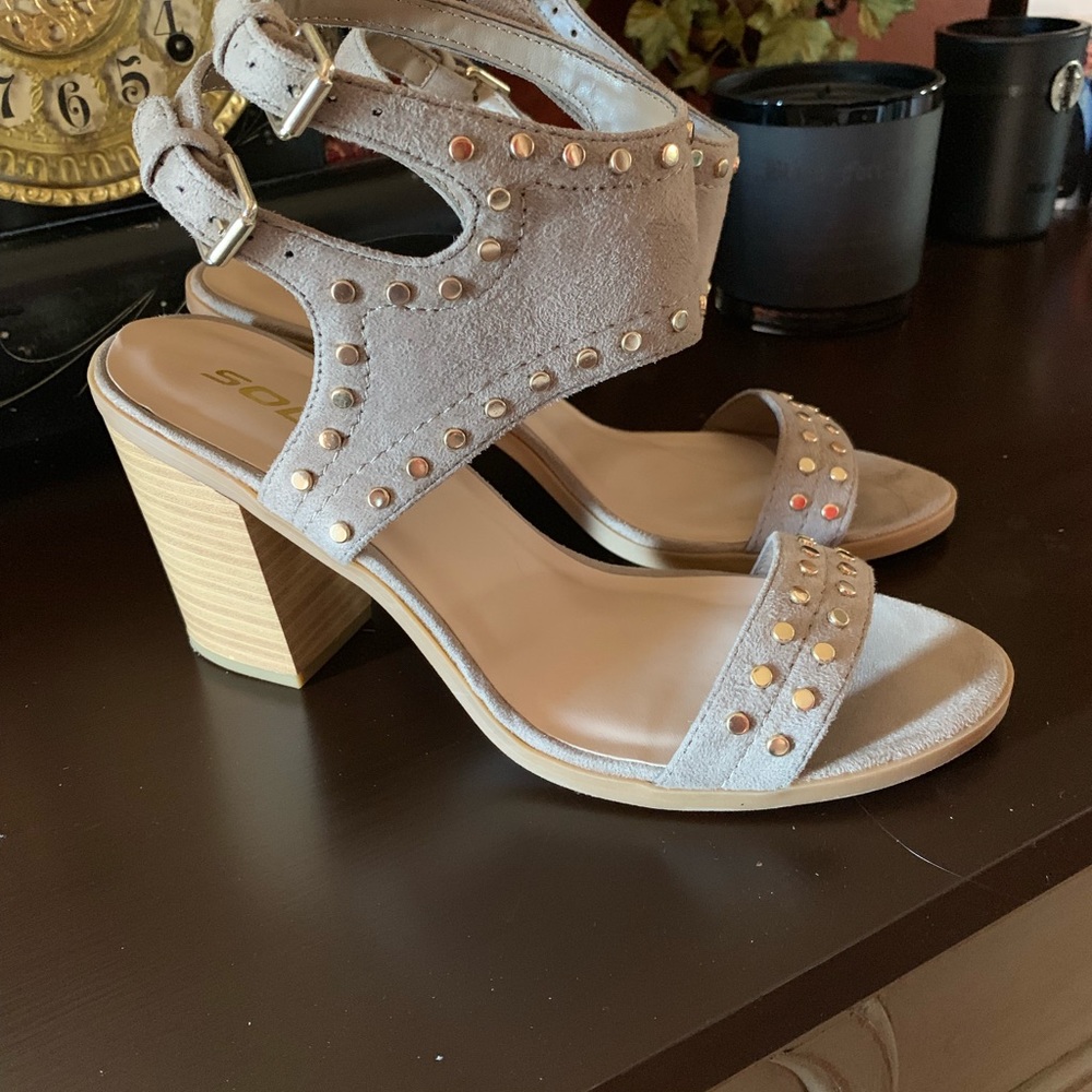 Heels - Picture 5 of 6